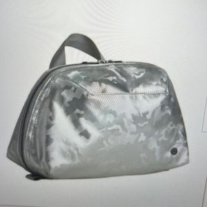 Athleta NWT Women’s Travel Toiletry Bag Silver Camo.